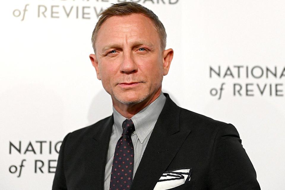 Daniel Craig Tests Positive for COVID-19, Canceling 2 Performances of Macbeth