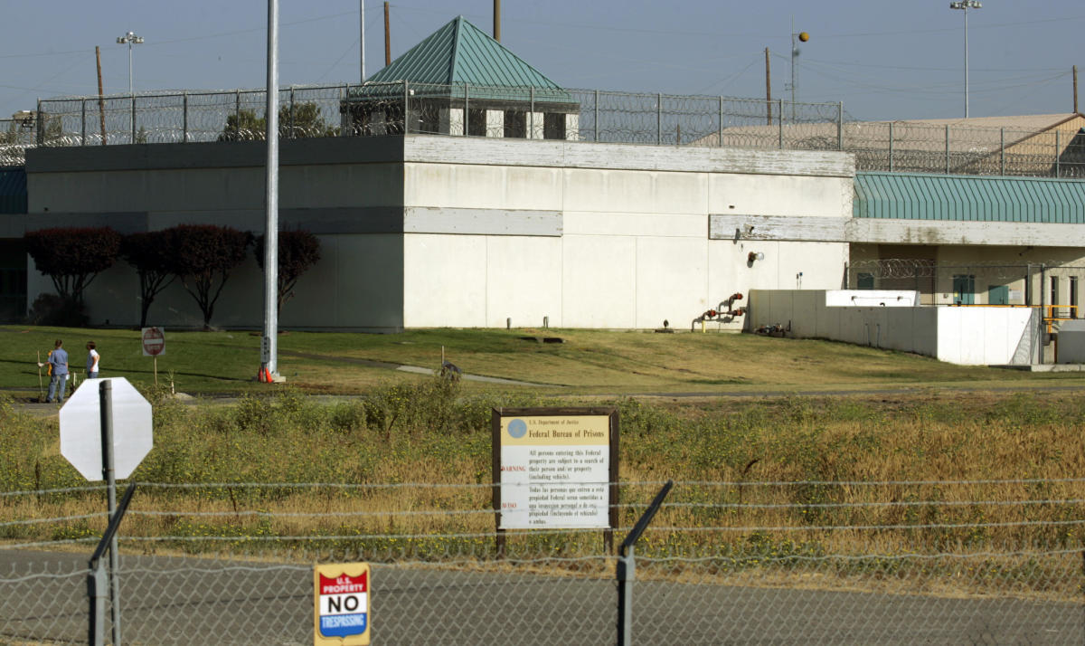 Feds accused of ignoring asbestos, mold at women’s prison