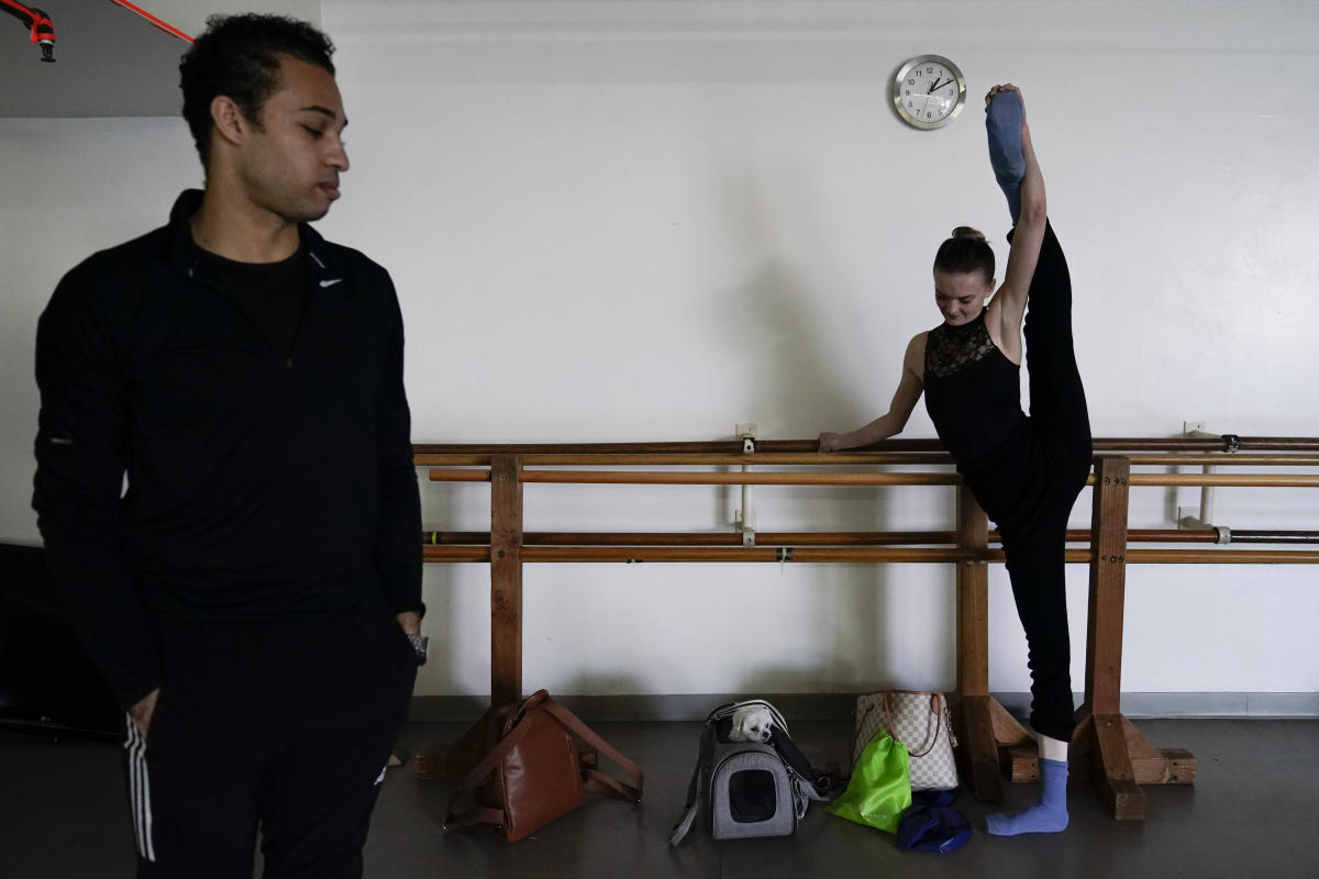 Foreign ballet dancers leave Russia over war with Ukraine