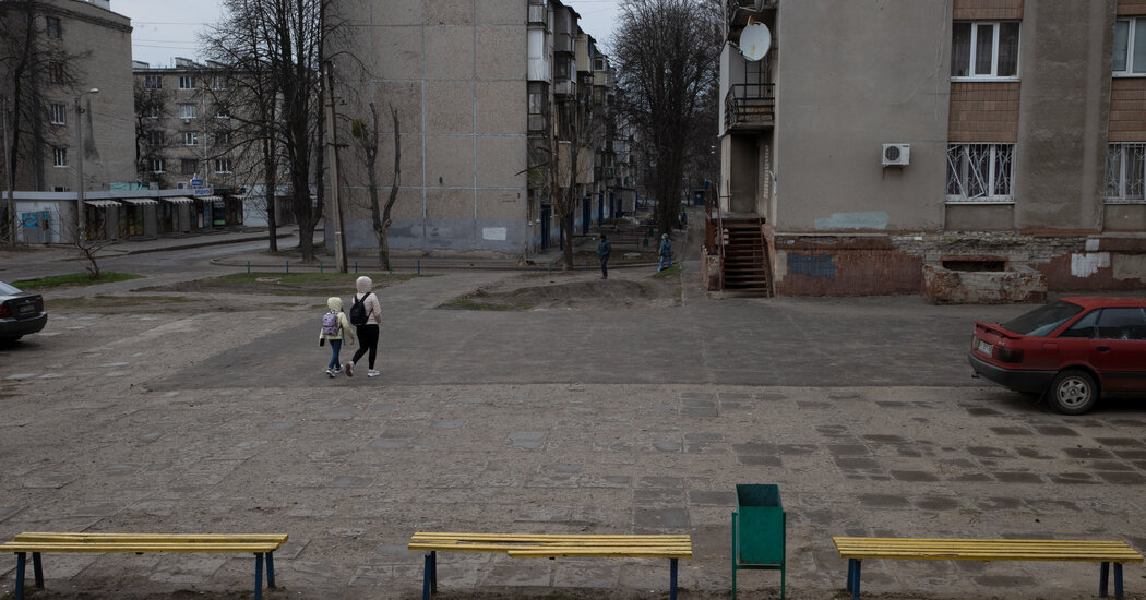 In Ukraine, Traces of Lives Cut Short