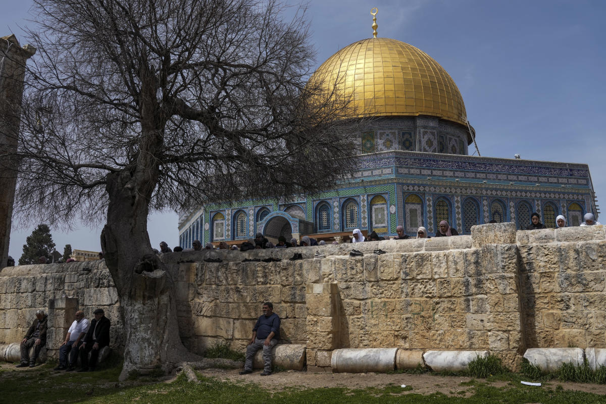 Israeli forces kill 3 Palestinians in West Bank clashes