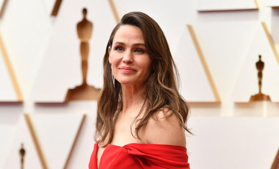 Jennifer Garner says ‘happiness is our own responsibility’: ‘Wisdom from mom’