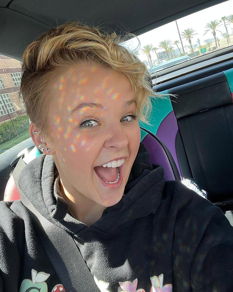 JoJo Siwa Chops Off Her Signature Ponytail – See Her Gorgeous New Hairstyle!