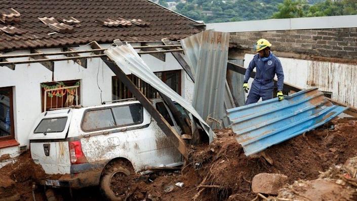 KwaZulu-Natal floods: South Africa army to send 10,000 troops