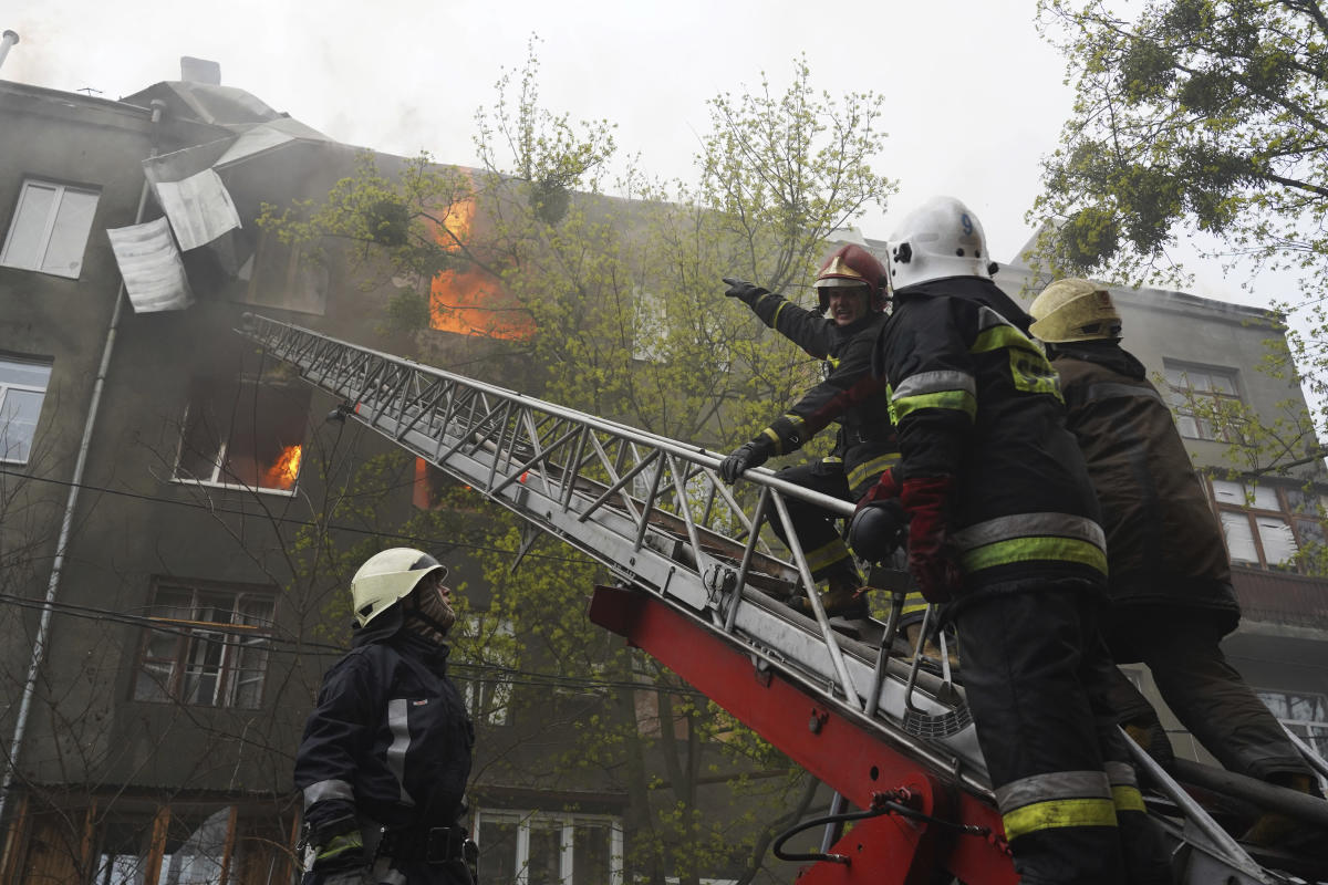 Live Updates | Pro-Putin pol: free me for Mariupol civilians