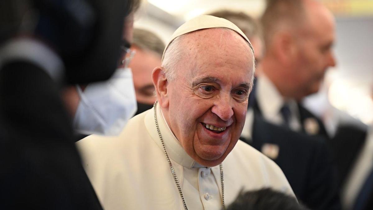 Pope Francis criticizes Putin over Russia’s “savage” war