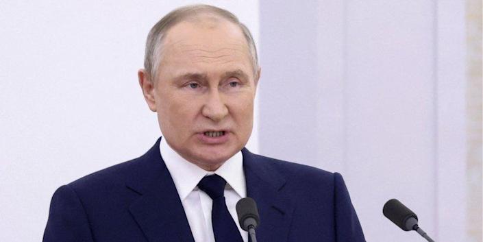 Putin threatens West with ‘lightning-fast’ retaliatory strikes in the event of interference