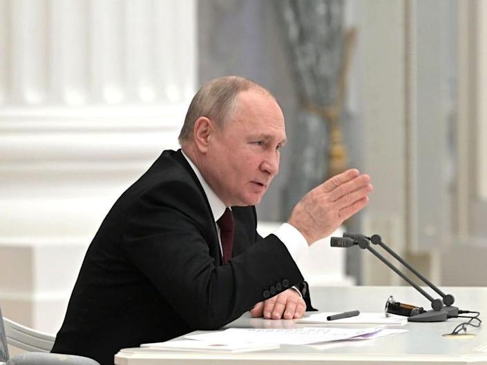 Putin warns Europe that switching away from Russian oil would be ‘very painful’