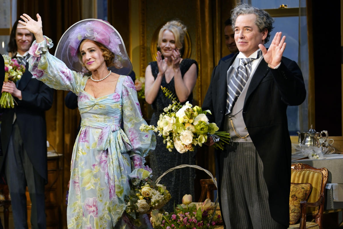 Sarah Jessica Parker sidelined as Broadway fights virus