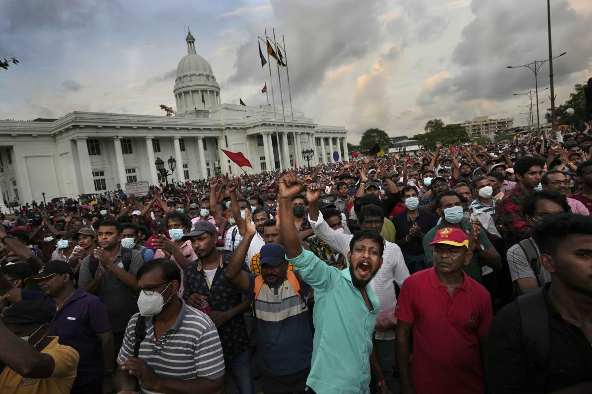 Sri Lanka police open fire at protesters; 1 dead, 10 injured