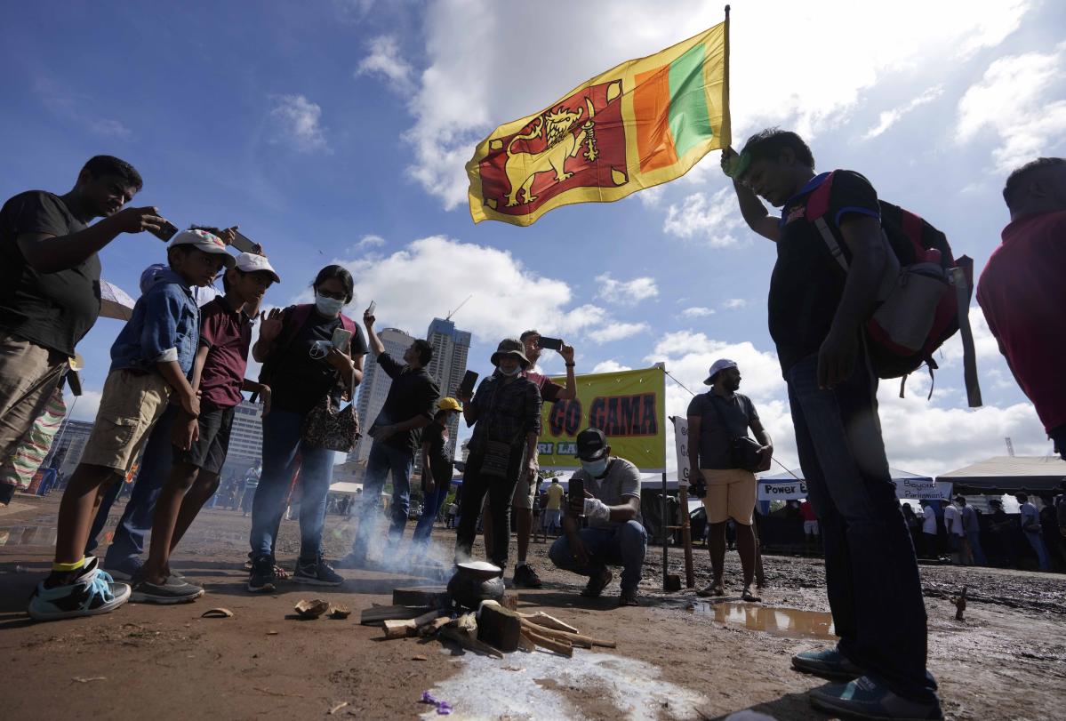 Sri Lankan protesters mark new year near president’s office