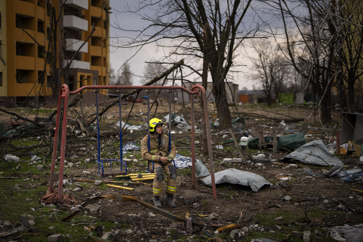 Ukraine reports Russians trying to storm Mariupol plant