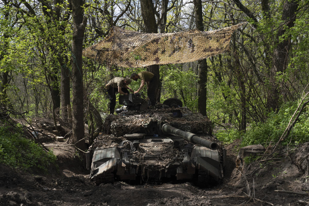 Ukraine says Russian offensive in east picks up momentum