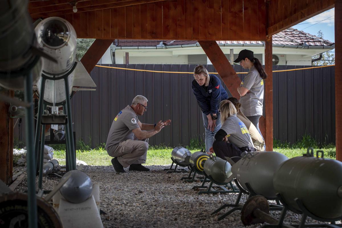 Ukrainian women train in Kosovo to find, clear landmines