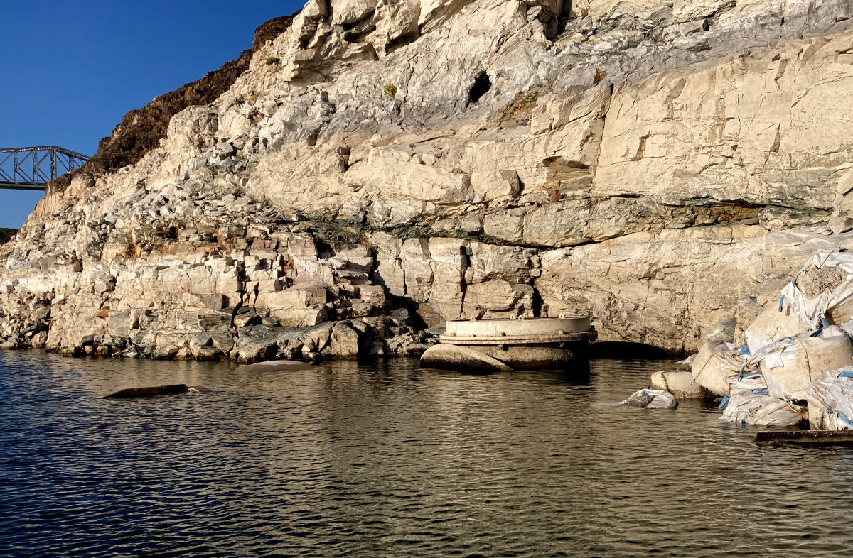 Vegas water intake now visible at drought-stricken Lake Mead