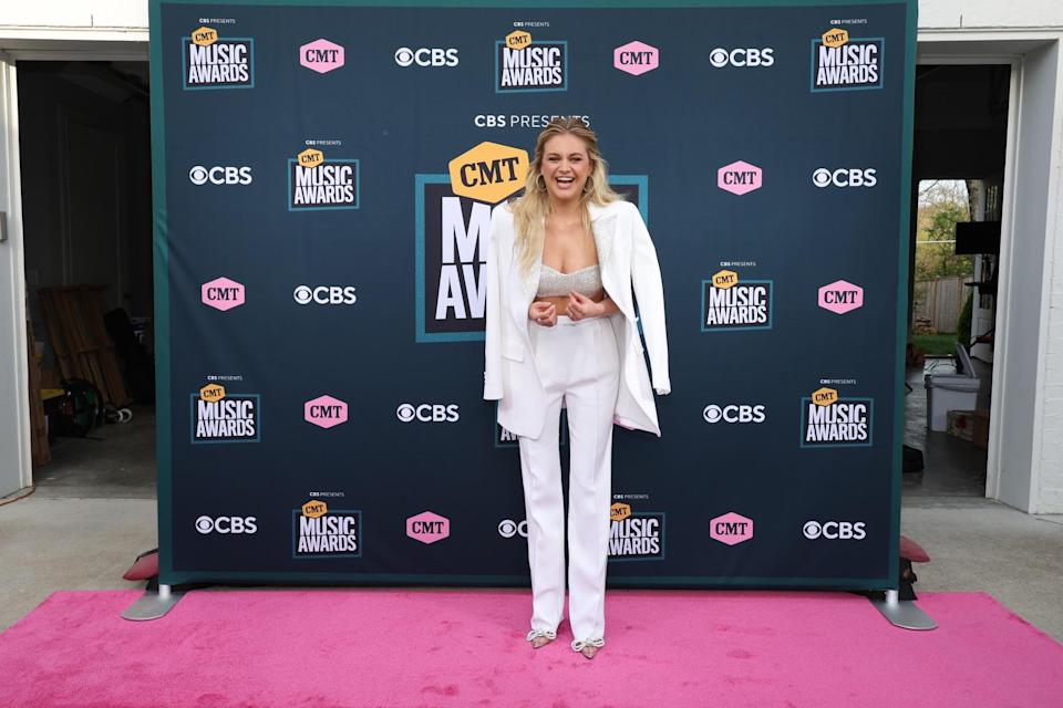 Watch Kelsea Ballerini Sing ‘Heartfirst’ — From Quarantine — at CMT Music Awards