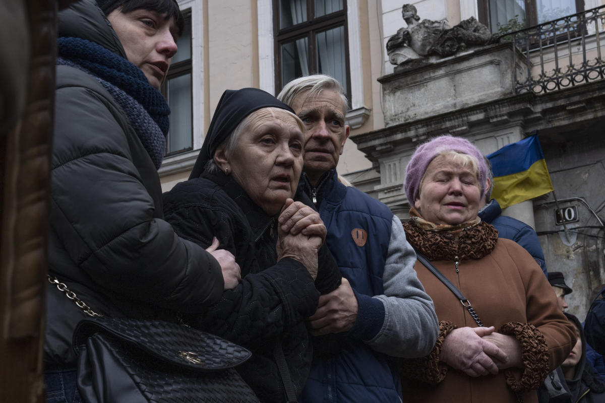 Zelenskyy: Mines in wake of Russian retreat keep Kyiv unsafe