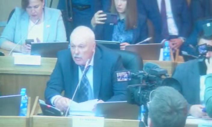 2 Russian lawmakers branded traitors and ordered out of meeting for demanding Putin end invasion of Ukraine