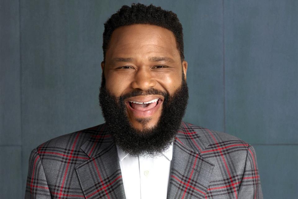 Anthony Anderson Graduates from Howard University: ’30 Years in the Making’