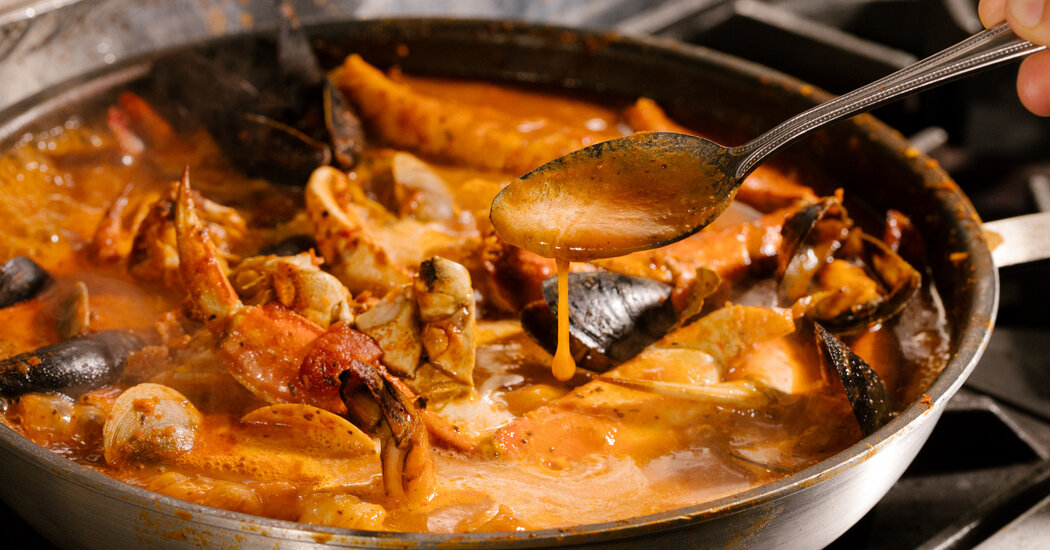 At Anchor Oyster Bar, Cioppino This Good Can’t Be a Cliché