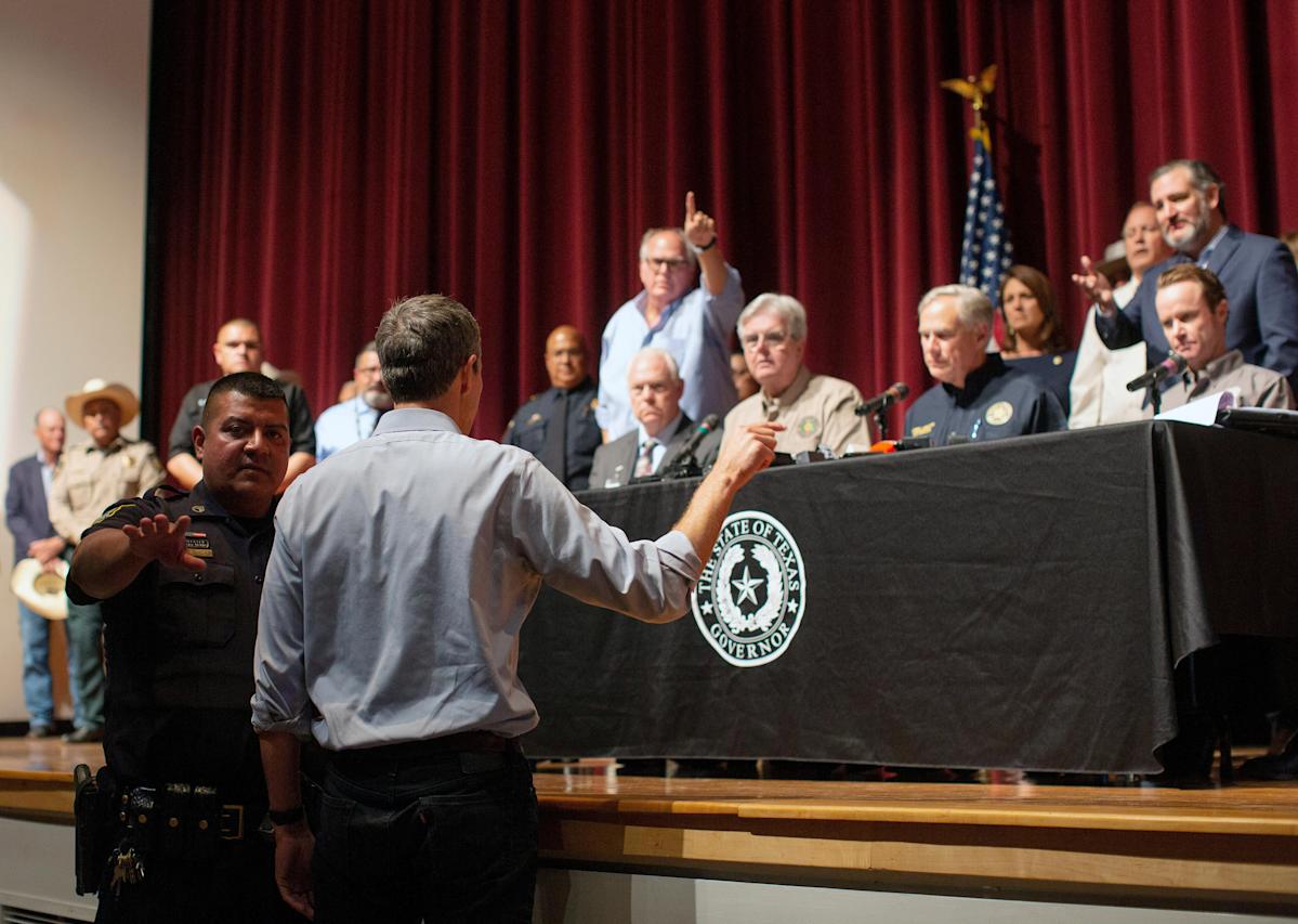 Beto O’Rourke interrupts briefing, echoing US debate on guns