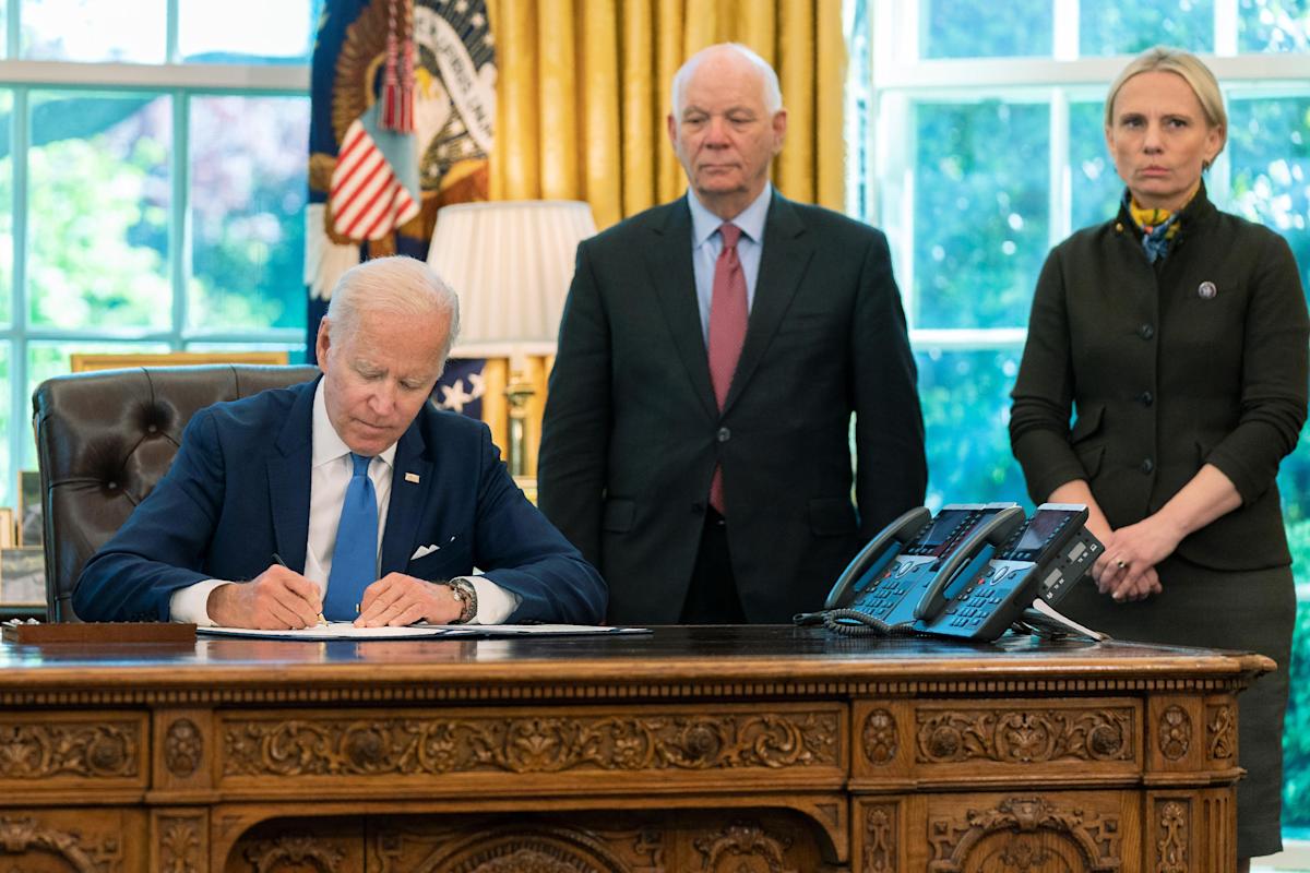 Biden signs Ukraine bill, seeks B aid, in Putin rejoinder