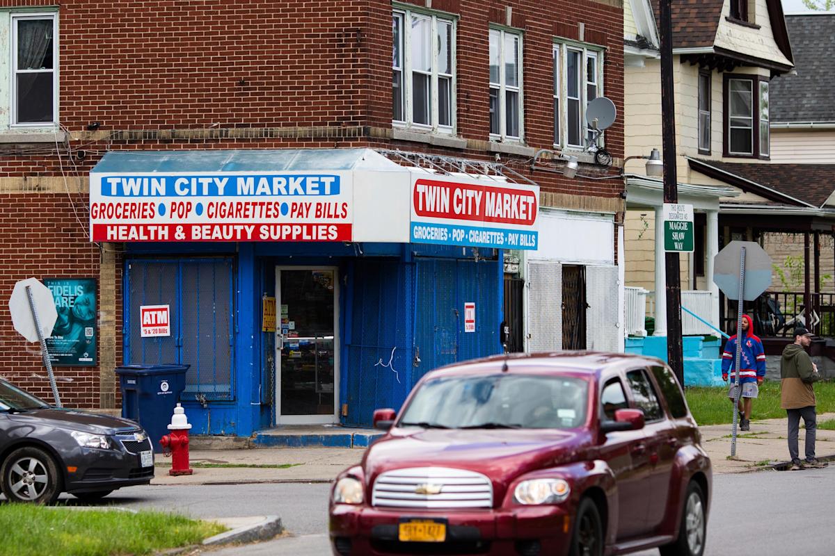 Buffalo shooting leaves neighborhood without a grocery store