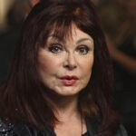 Carrie Underwood, Billy Ray Cyrus, Mickey Guyton, and more remember ‘true legend’ Naomi Judd