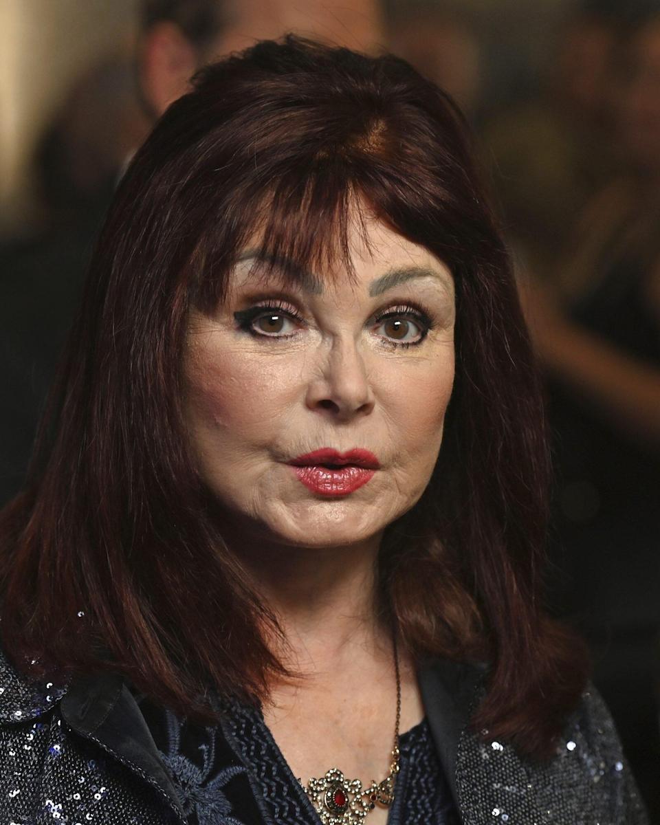 Carrie Underwood, Billy Ray Cyrus, Mickey Guyton, and more remember ‘true legend’ Naomi Judd