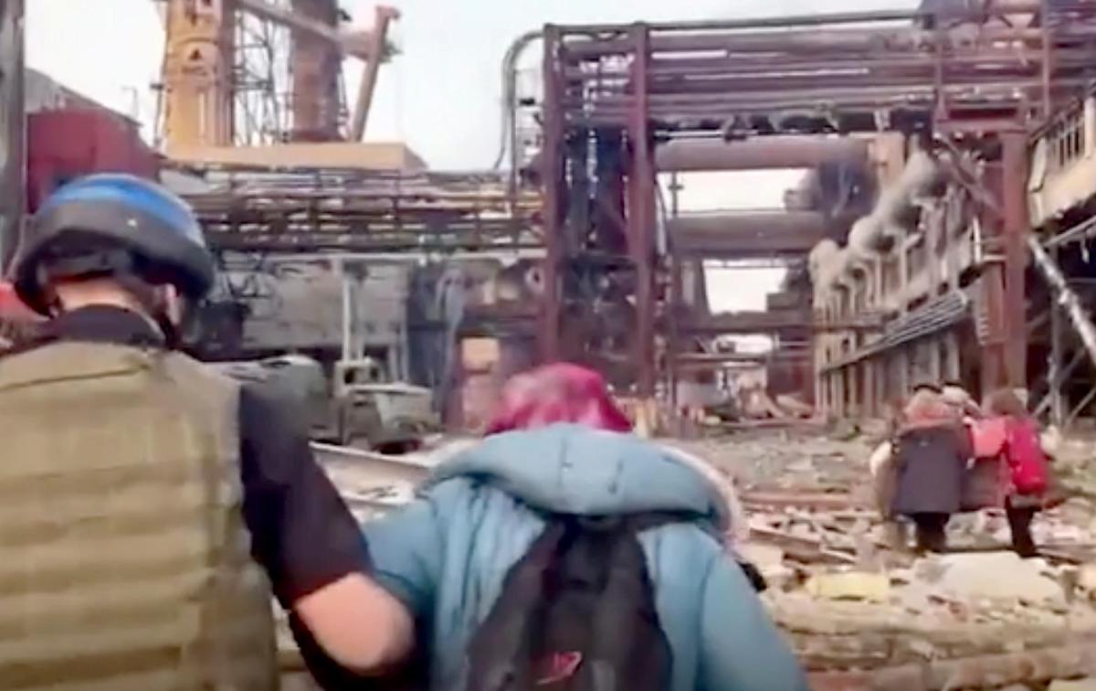 Civilians rescued from Mariupol steel plant head for safety