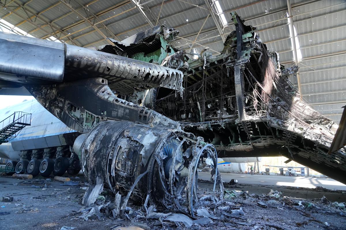 Defenders inside Ukrainian steel mill refuse to surrender