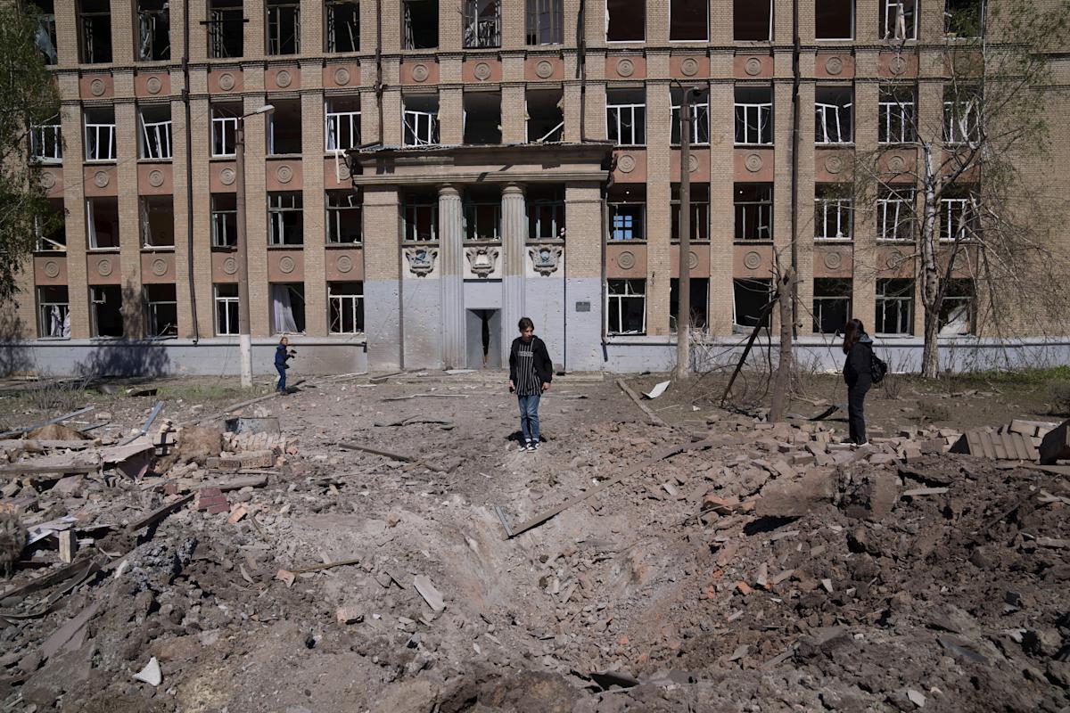 Dozens feared dead in bombing of Ukrainian school