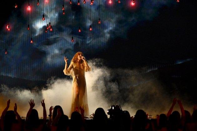 Florence + The Machine Embrace the Desert Heat to Perform ‘My Love’ At the 2022 Billboard Music Awards