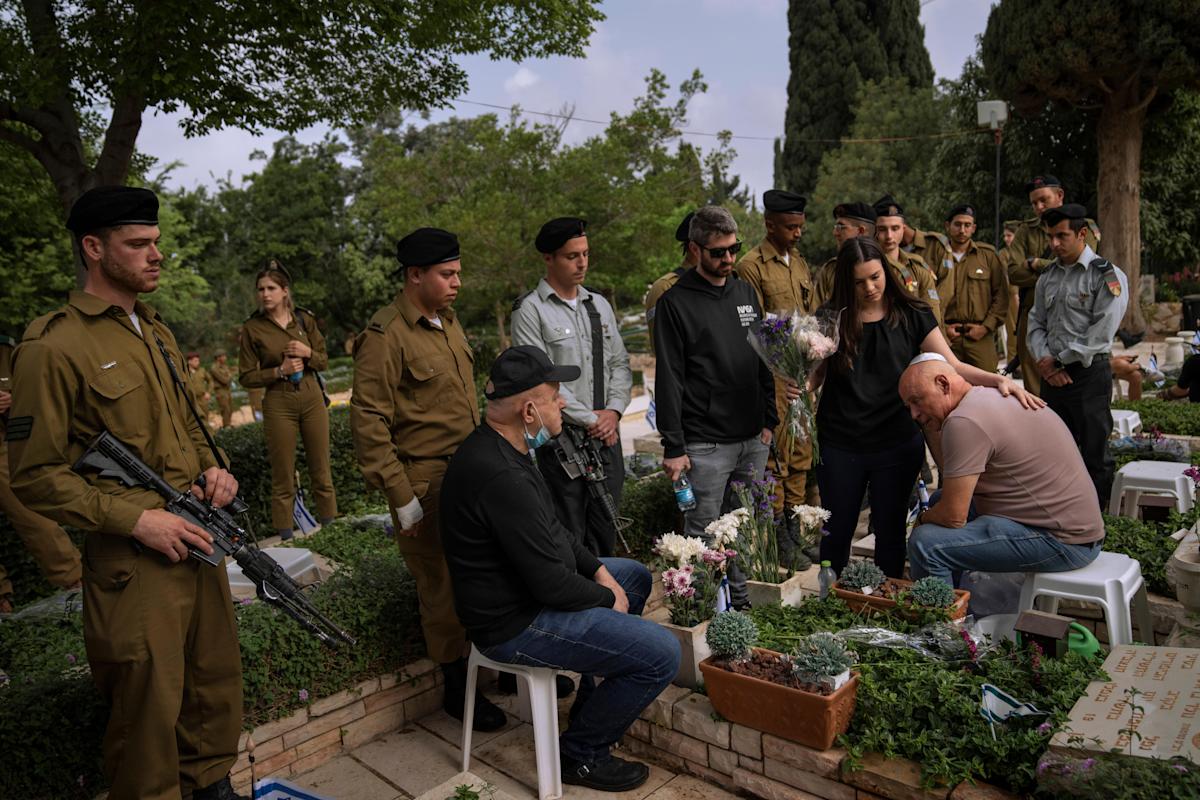 Hecklers interrupt Israel PM’s Memorial Day speech on unity