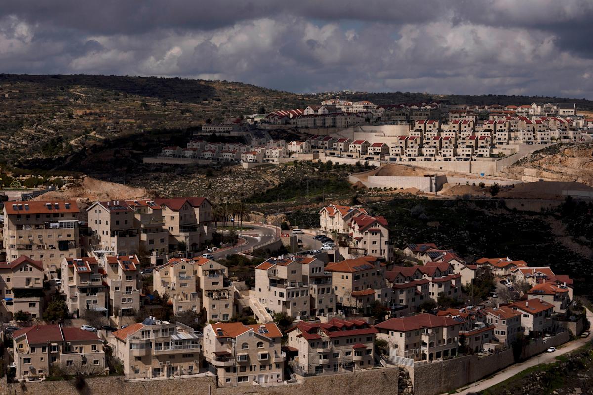 Israeli minister touts plans to approve 4,000 settler homes