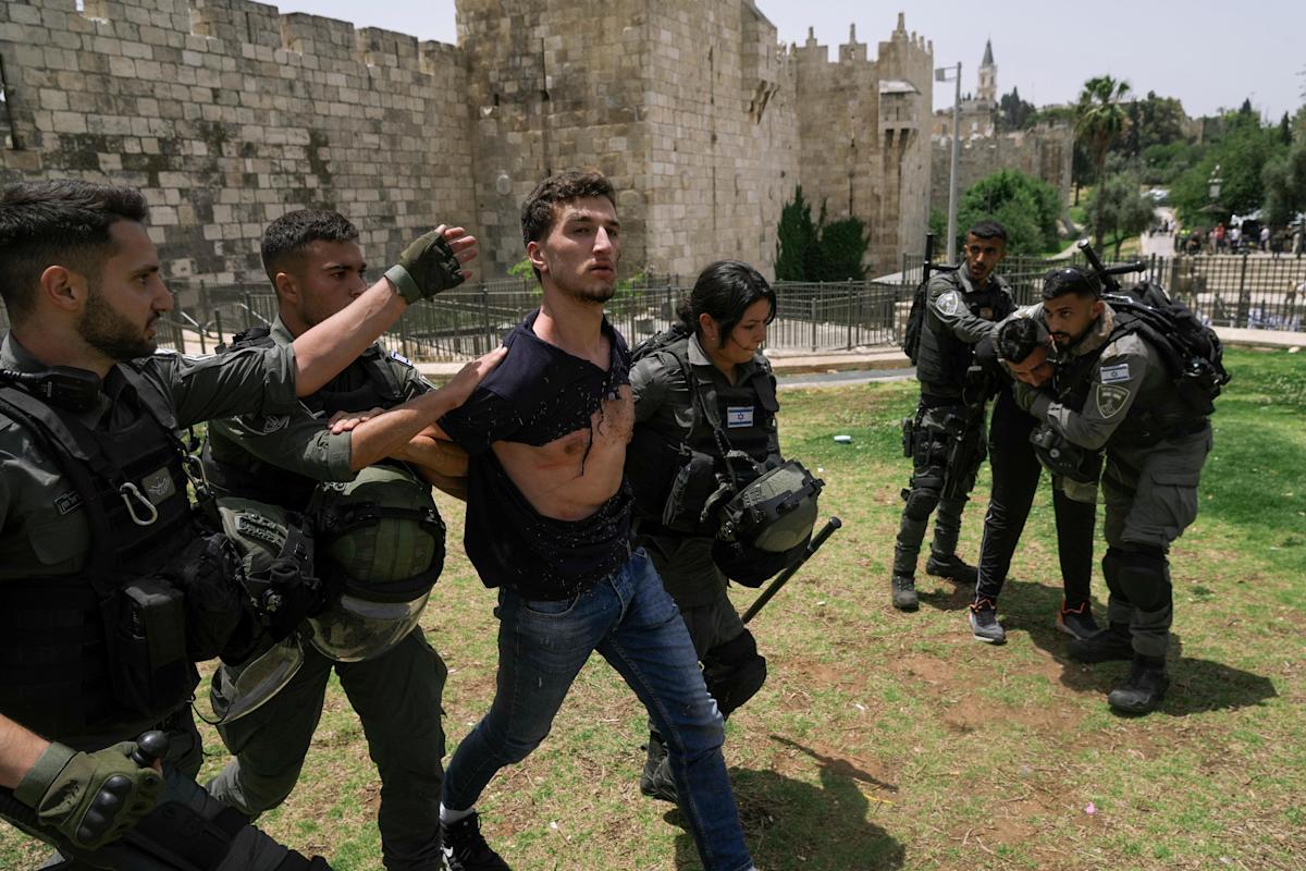 Israeli nationalists chant racist slogans in Jerusalem march