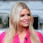 Jessica Simpson puckers up in pool alongside daughter Birdie: ‘Pool yogis’