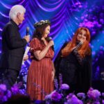 Judd daughters honor their ‘salty single mama,’ shout out their family therapist, announce Judds tour will go on at public Naomi Judd memorial