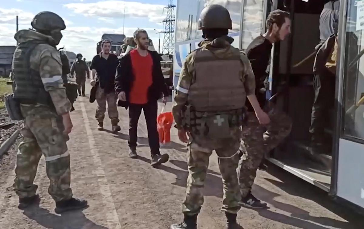 Mariupol fighters in Russian hands; both sides claim wins