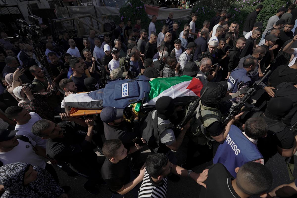 Palestinians mourn slain Al Jazeera journalist, blame Israel