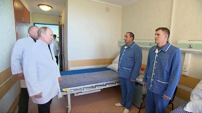 Putin Pulls Shameless Hospital PR Stunt as His Troops Drop Like Flies