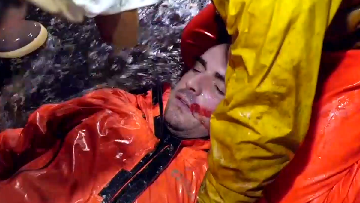 Scary scene on ‘Deadliest Catch’ as deckhand mysteriously collapses