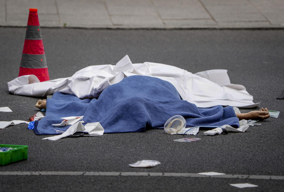 1 dead, 8 injured after driver hits pedestrians in Berlin