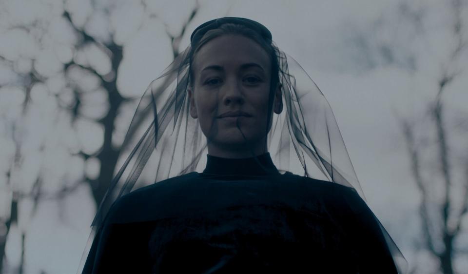 A mourning Serena Waterford looks like evil incarnate in ‘The Handmaid’s Tale’ Season 5 first look