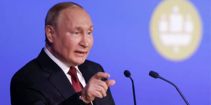 Analyst Ivan Yakovina says Putin’s inner circle is unhappy with his decisions