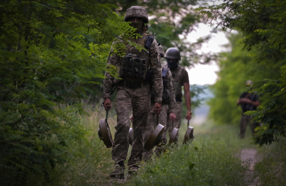 AP PHOTOS: A week of ruins and ruined lives in Ukraine