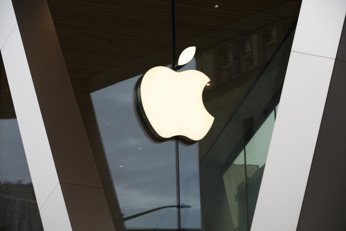 Apple workers vote to unionize at Maryland store