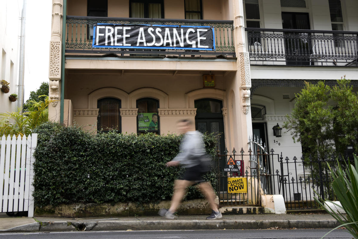 Australian leader refuses to publicly intervene on Assange