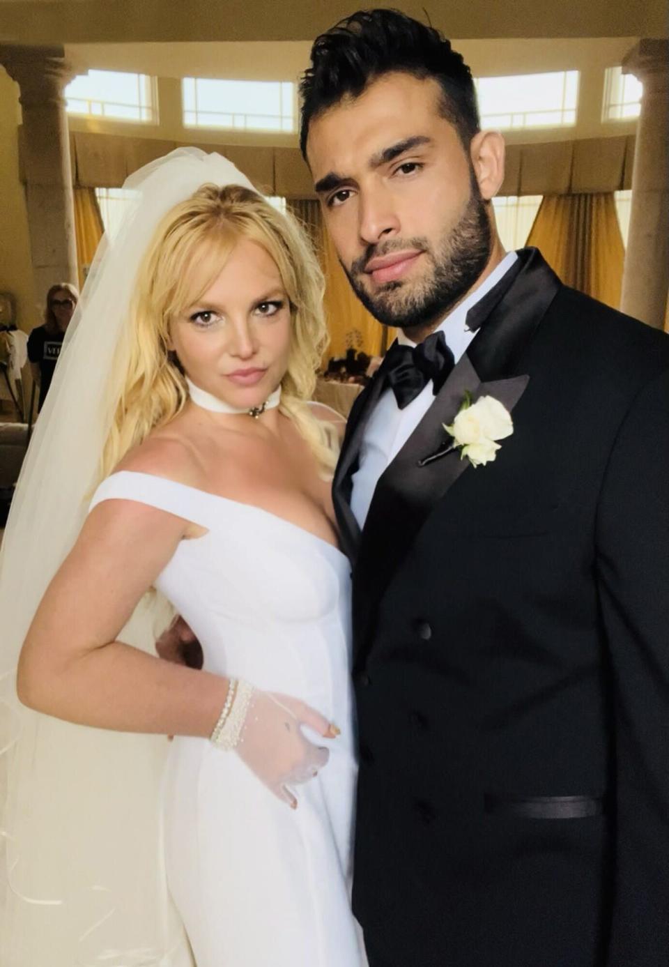 Britney Spears and Sam Asghari Served ‘Comfort Food Favorites’ at Their Wedding: Source