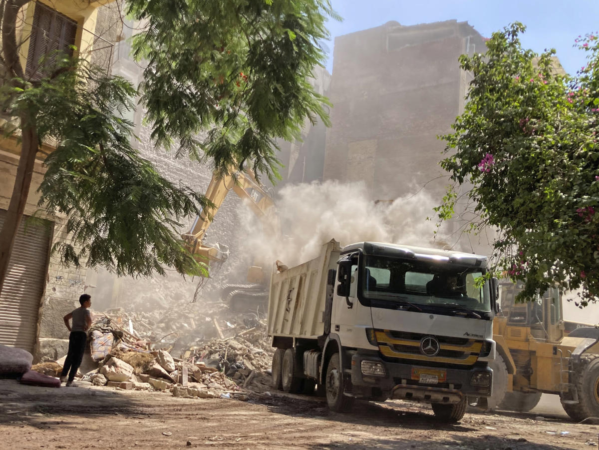 Building collapse kills 6 in Egyptian capital of Cairo